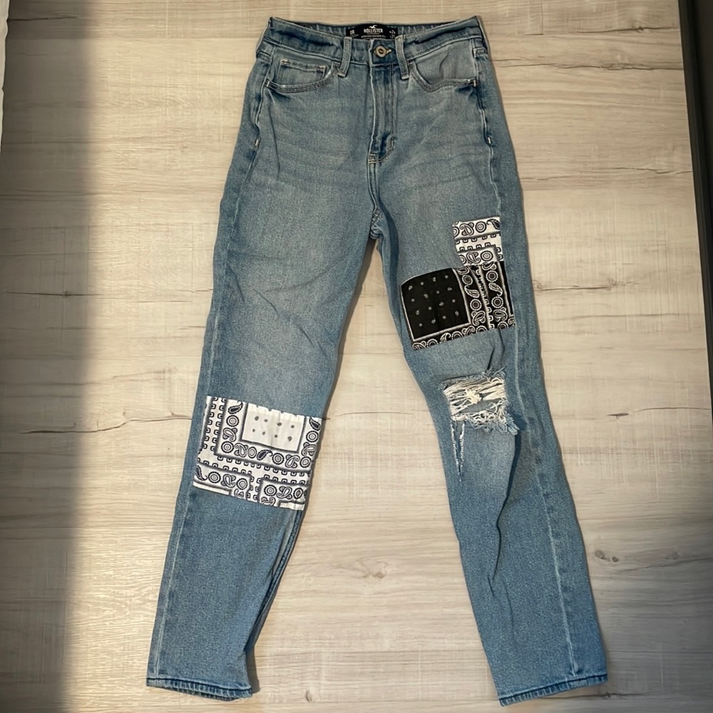 Hollister Ultra High-Rise Patchwork Mom Jeans